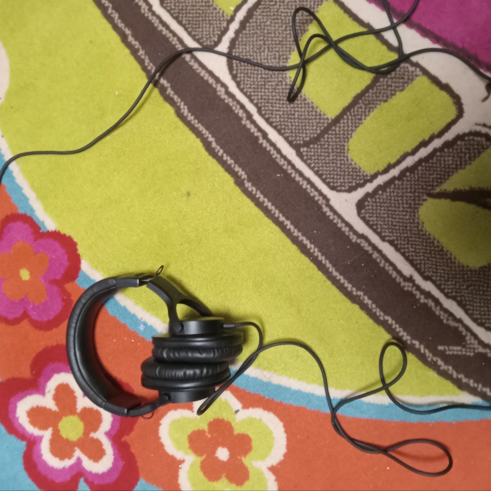 Microphone and Headphone Set - Picture 4 of 10